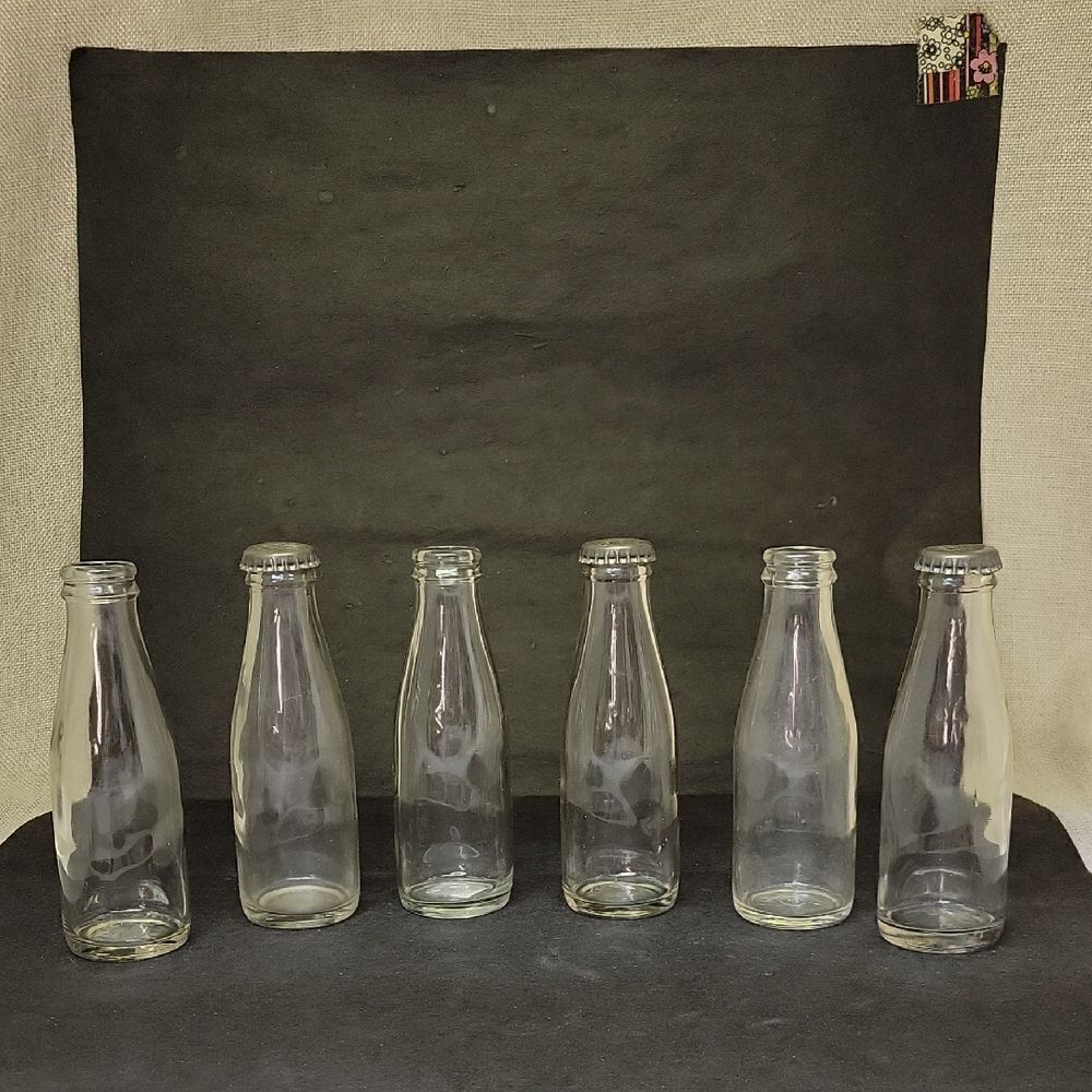VINTAGE 1961 SMALL 6 OUNCE NORTHWESTERN GLASS CO. GLASS BOTTLE - 5 1/2" 'X 2"